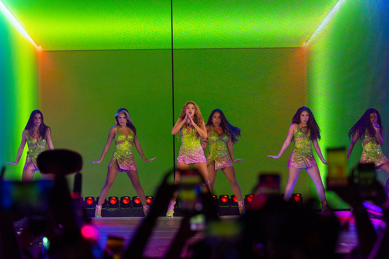 Palco iluminado durante grande show no Rio